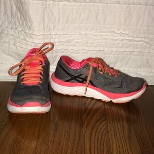 Asics Women’s Shoes - Size 8